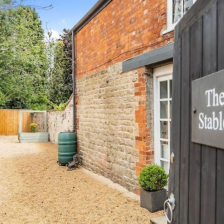 2 Bedroom Cottage In Old Town Swindon Exterior photo